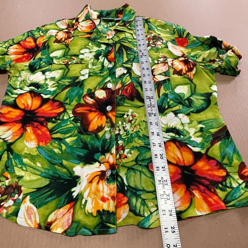 Vintage Chico's Women's Size 1 (M) Tropical Print 100%‎ Rayon Roll-Tab Shirt - Picture 9 of 11